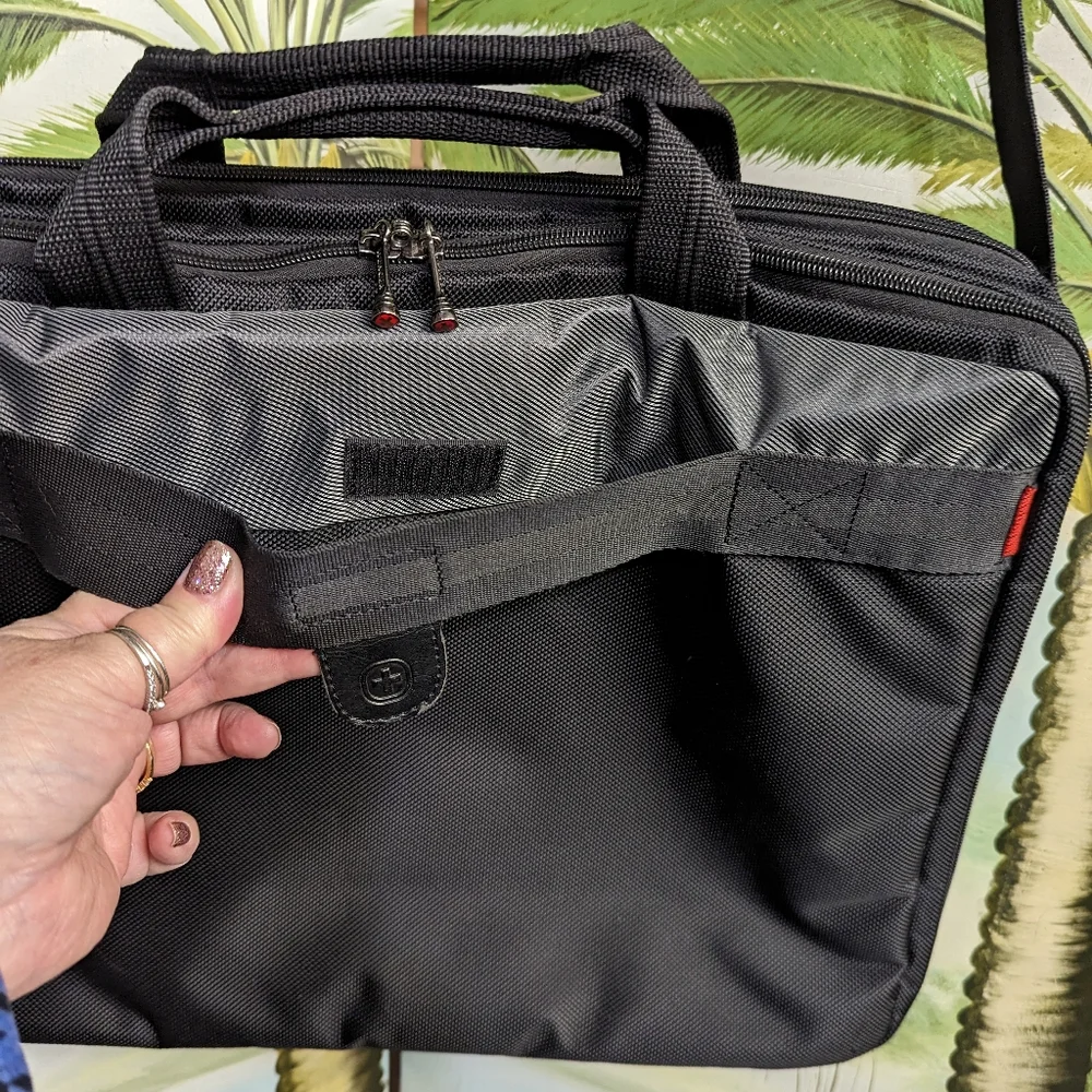 022 - Swiss Gear Computer case 💻